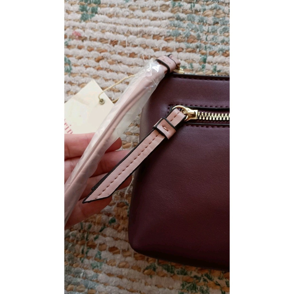 Trina Turk NWT Wristlet‎ Clutch Bordeaux Zip Pouch Gold Hardware - Picture 3 of 10